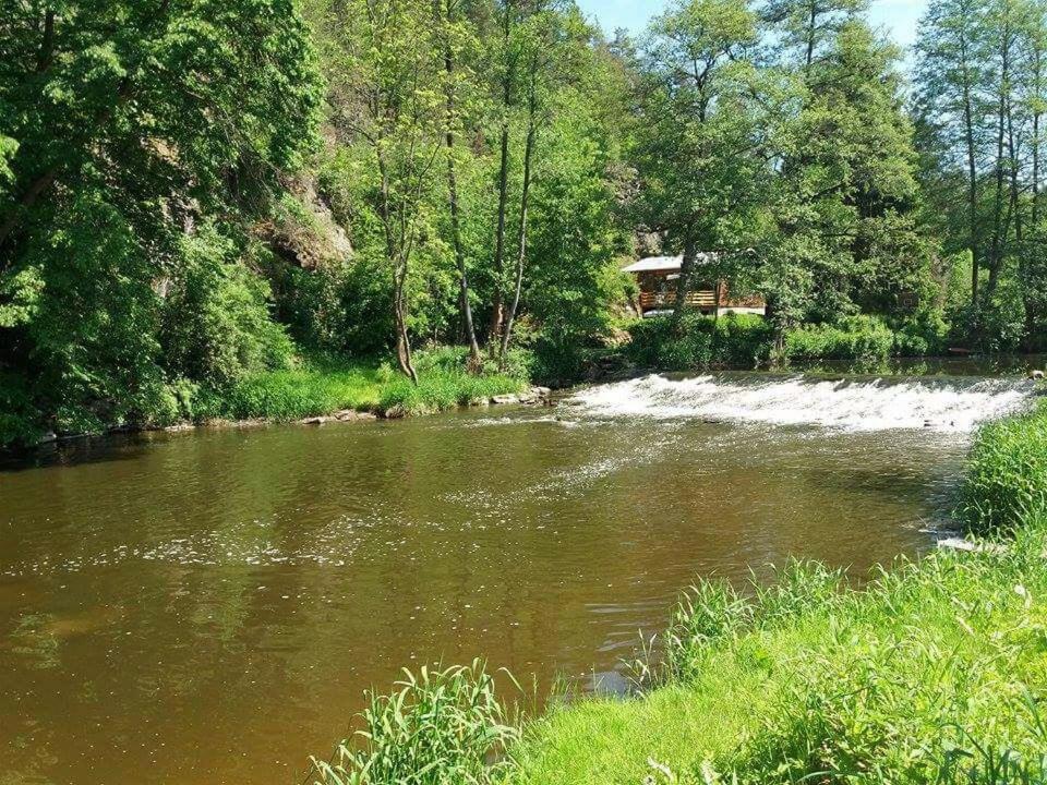 Hotel Kratochviluv Mlyn Cervena Lhota  Exterior foto
